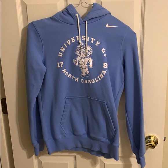Nike Tops - UNC Sweatshirt! 🐏